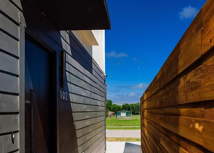 Holiday home Incredible New Modern Magnolia Townhome *
