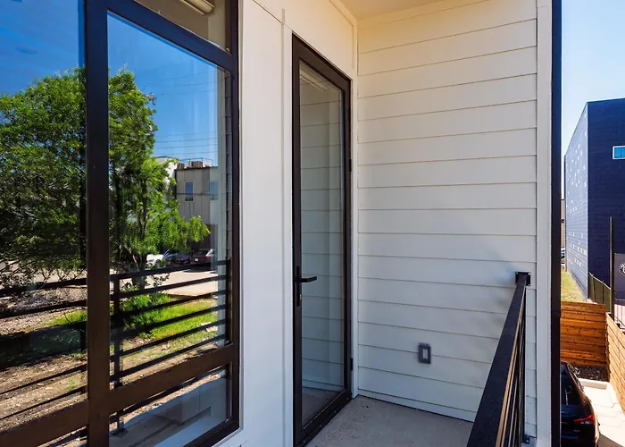 Incredible New Modern Magnolia Townhome Holiday home *