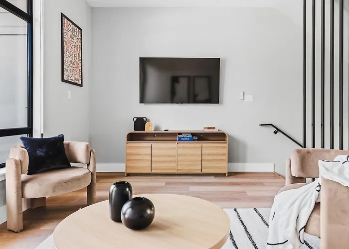 Holiday home Incredible New Modern Magnolia Townhome