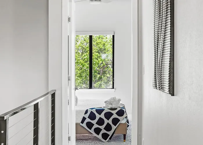 Holiday home Incredible New Modern Magnolia Townhome Fort Worth
