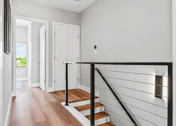 Holiday home Incredible New Modern Magnolia Townhome Fort Worth