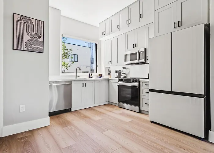 Holiday home Incredible New Modern Magnolia Townhome