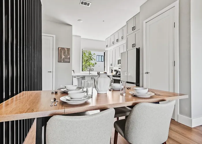 Holiday home Incredible New Modern Magnolia Townhome Fort Worth